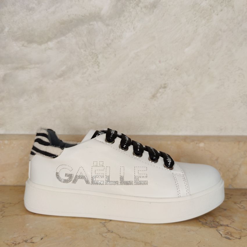 Gaelle G-1601 sneakers bianca con logo e dettagli argento